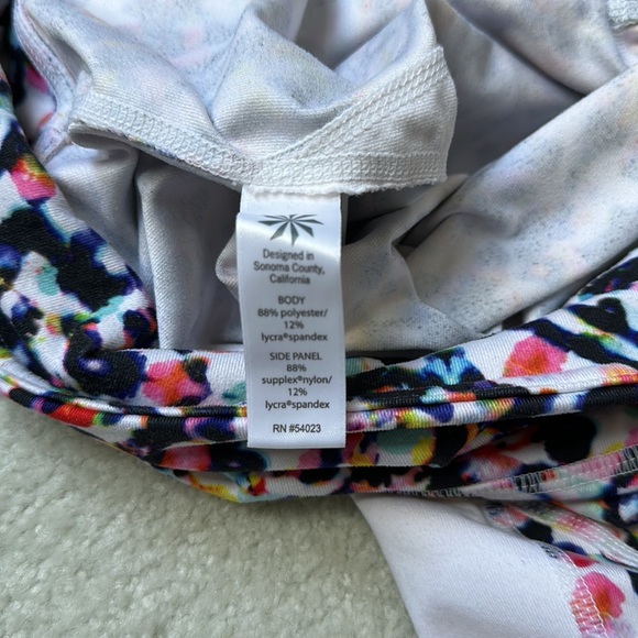Athleta multi colored stretch legging capris - Picture 5 of 6